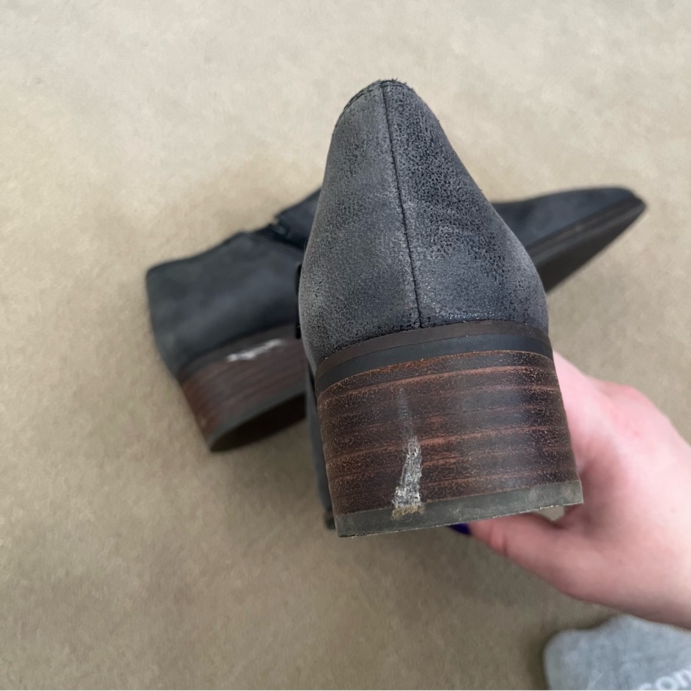 Lucky Brand Women's Kenri Black Leather Side Zip Pointed-Toe Ankle Boot size 8.5 - Picture 6 of 9